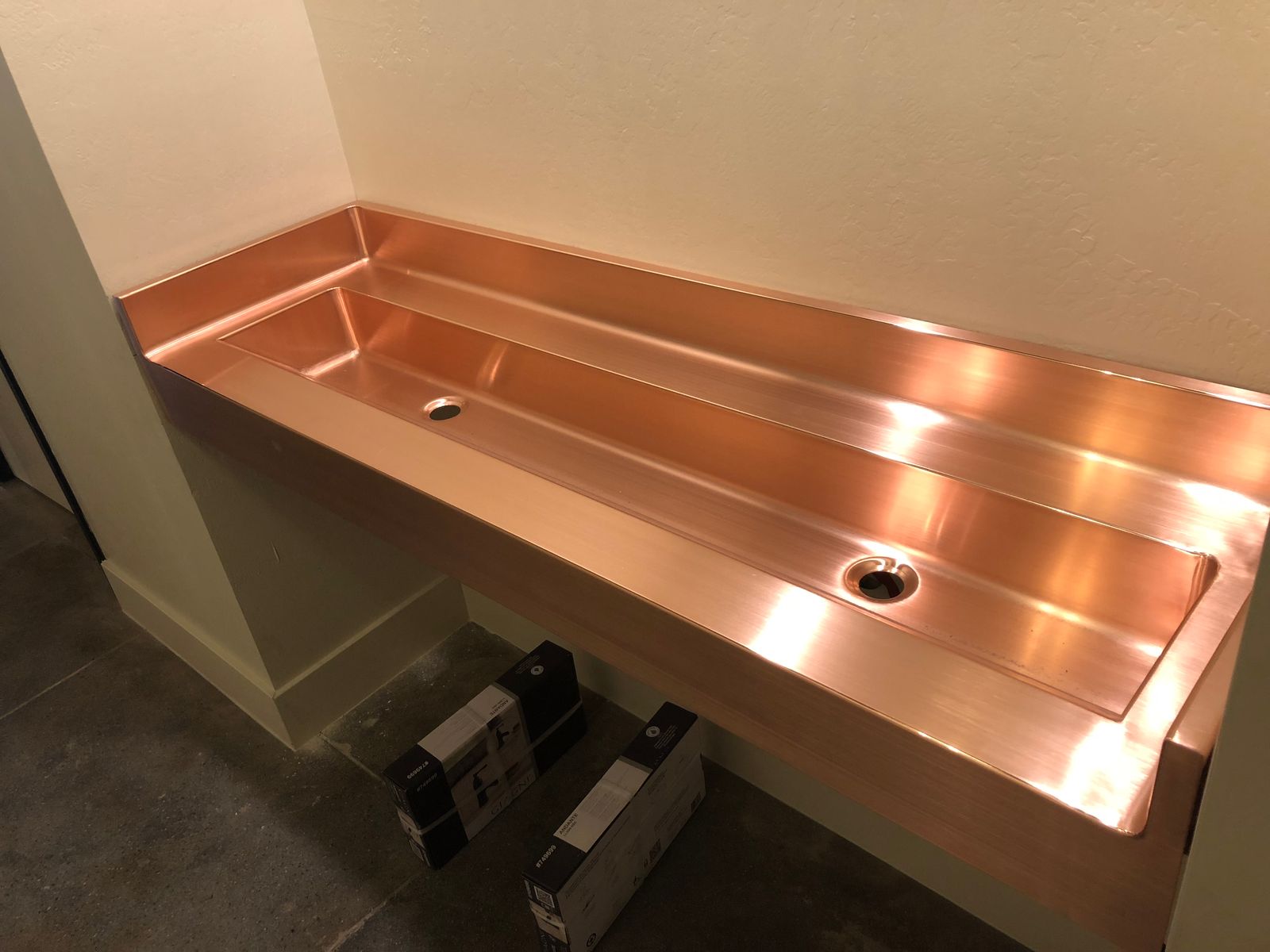 Copper worktop with integrated trough and backsplash